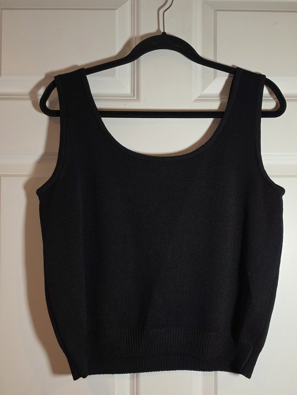 St. John Basics Black Sleeveless Knit Tank Top Scoop Neck L - Picture 5 of 5